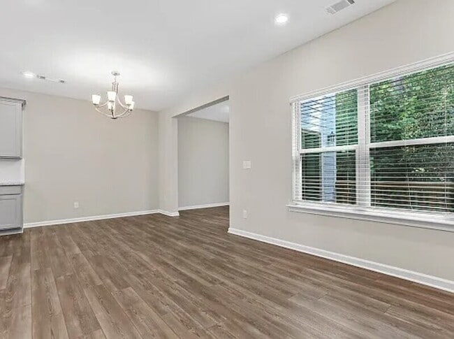 Building Photo - 1829 Lynwood Ln