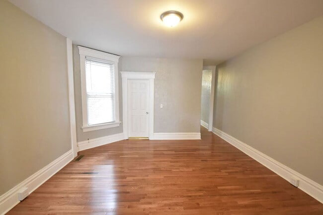 Building Photo - 2355 N High St