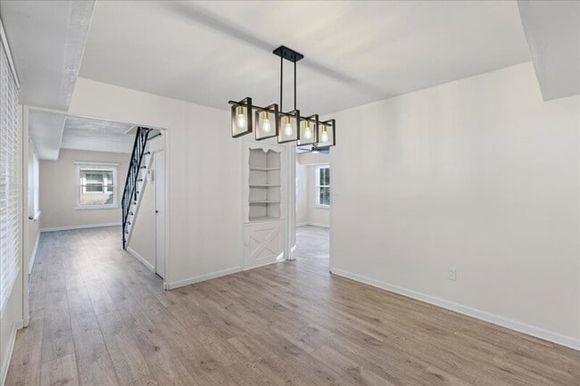 Building Photo - 114 Millbrook Dr
