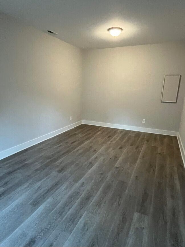 Building Photo - 1040 McLain Rd