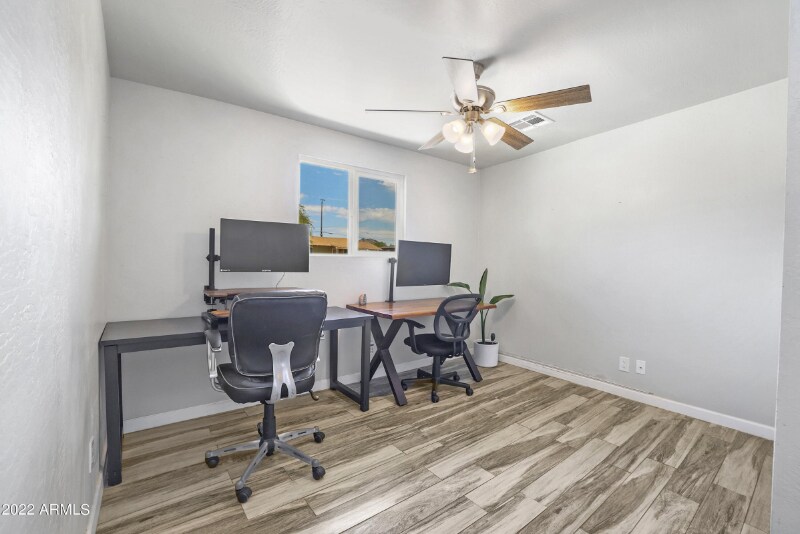 Building Photo - 1319 E Orangewood Ave