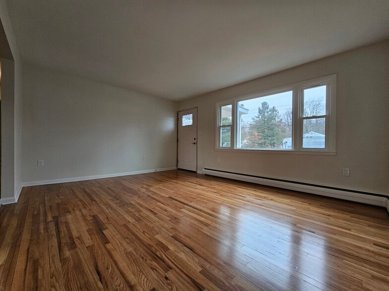 living room - 39 Maryland Ave