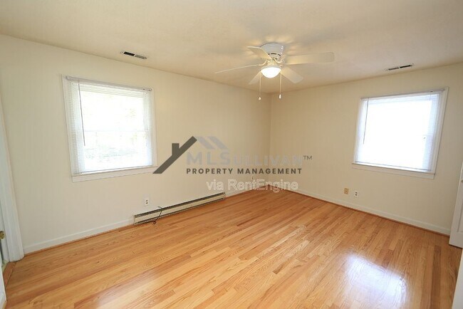 Building Photo - 304 Cheryl Ave