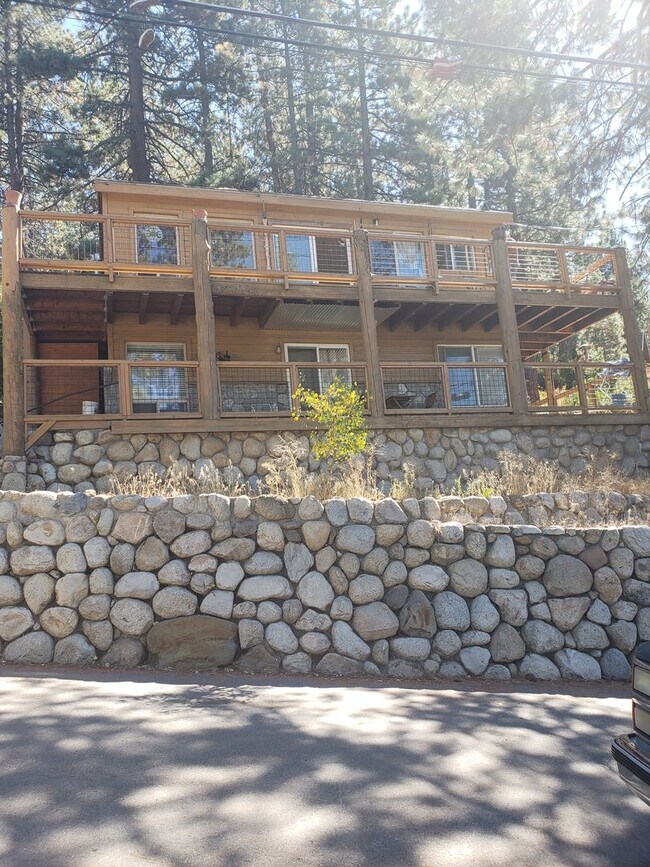 Building Photo - 405 - BEAVER DUPLEX