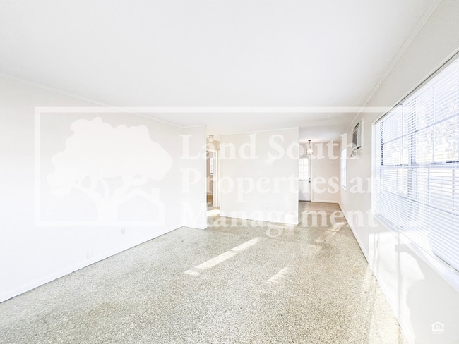 Building Photo - 5852 Olender Dr