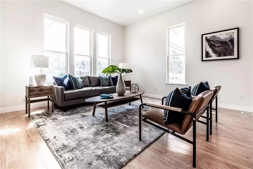 Building Photo - 918 S State Ave