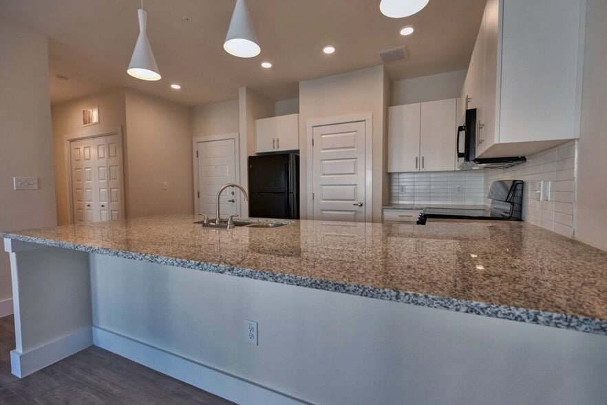 Interior Photo - Avanti West