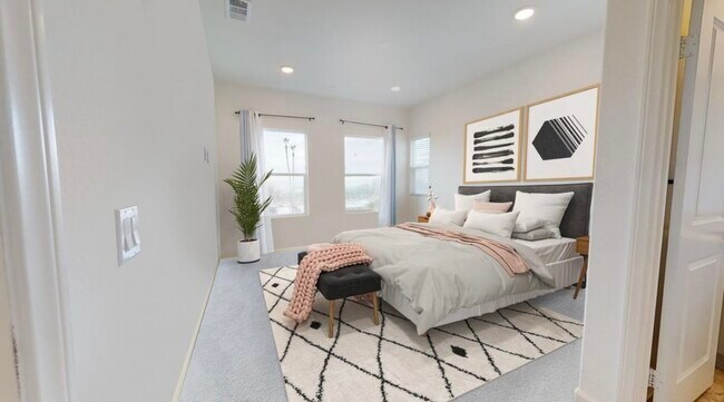 Upstairs Suite - 812 Ada St