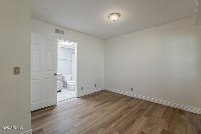 Building Photo - 1028 S Ash Ave