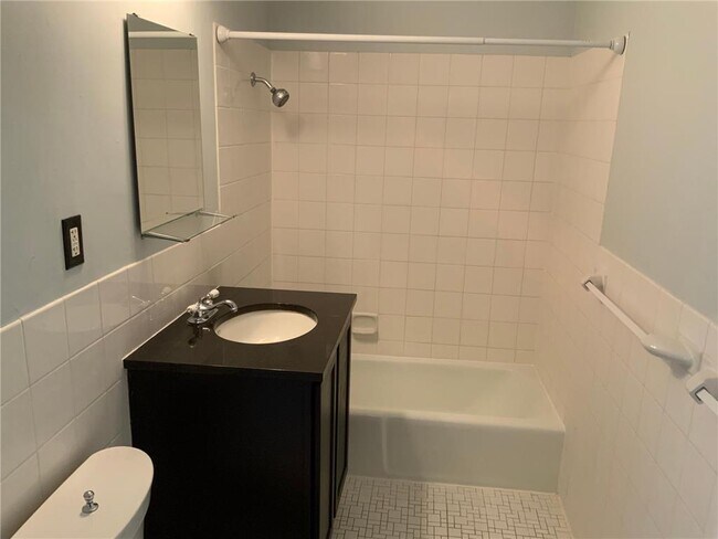 Building Photo - 520 Ridgewood Ave