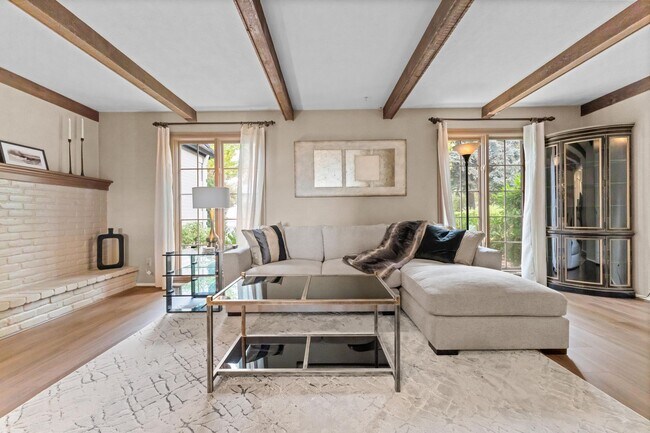 Building Photo - Fully Furnished Luxury Estate in Boise's Lower Highlands