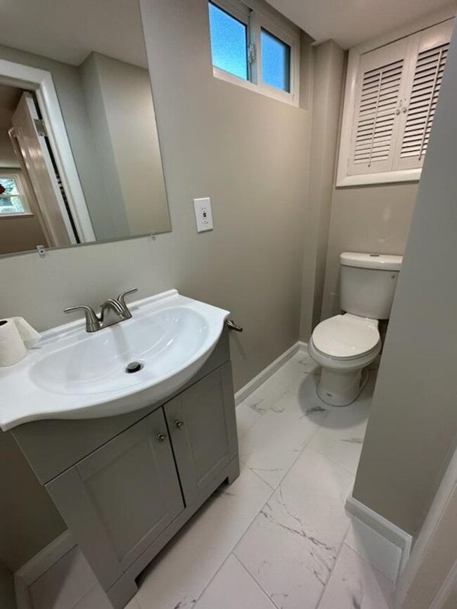 Building Photo - Immaculate 3 BD 2 BA Detached Home with Garage in Springfield, VA