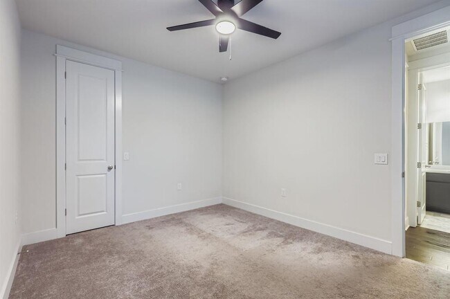 Building Photo - 12518 Red Sparrow St