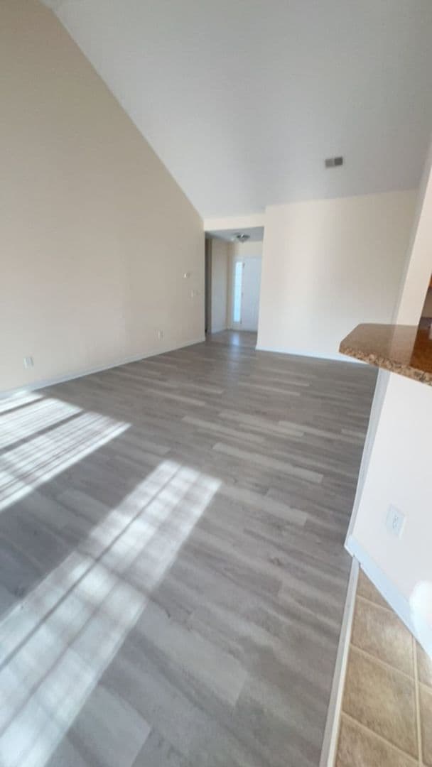 Building Photo - Woodbury 3 BD, 2BA home