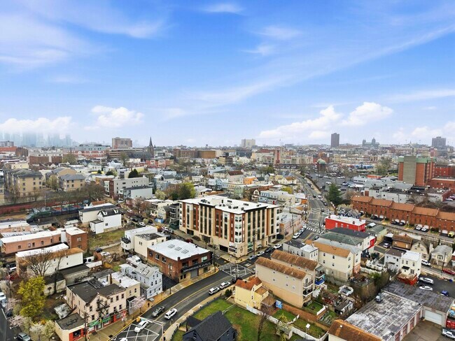Building Photo - 649 38th St