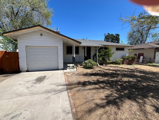 Building Photo - Charming 3-Bedroom Home - Close to Everything - Tons of Upgrades