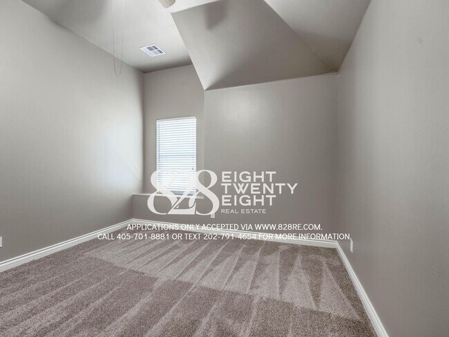 Building Photo - NEW TO THE MARKET!  Spacious 4 Bed/2 Bath Near very Close to Campus!!