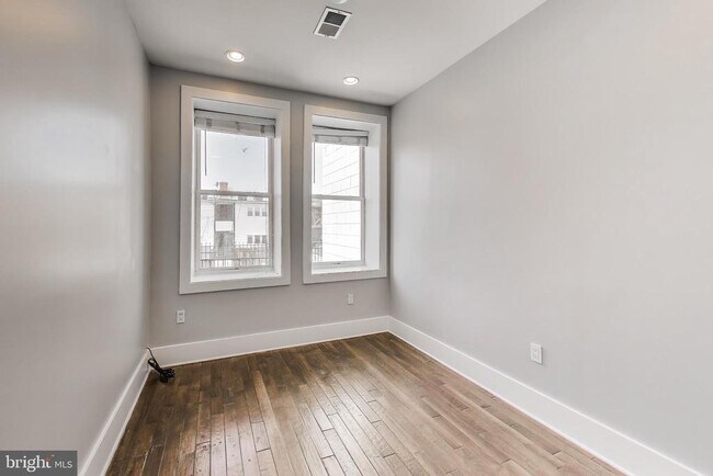 Building Photo - 1220 19th St NE
