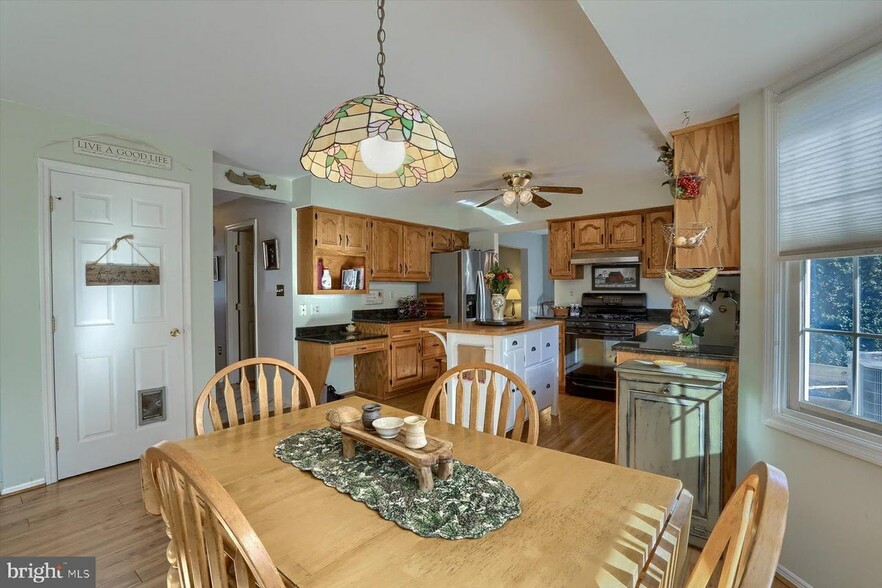 Building Photo - 19 Sycamore Dr