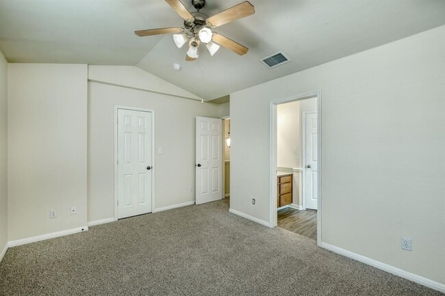 Building Photo - 2215 Dry Creek Dr