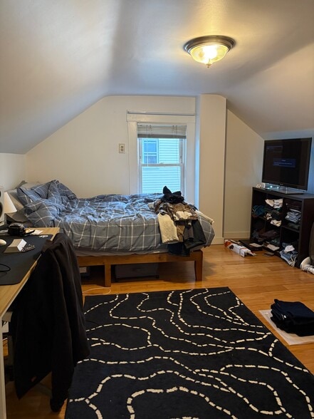 Building Photo - 291 Elm St