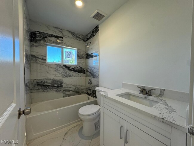 Building Photo - 424 Alabama Rd S