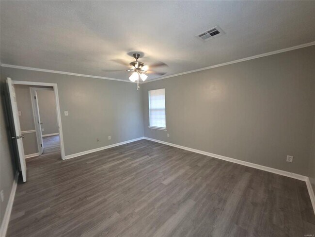 Building Photo - 744 Ledyard Pl