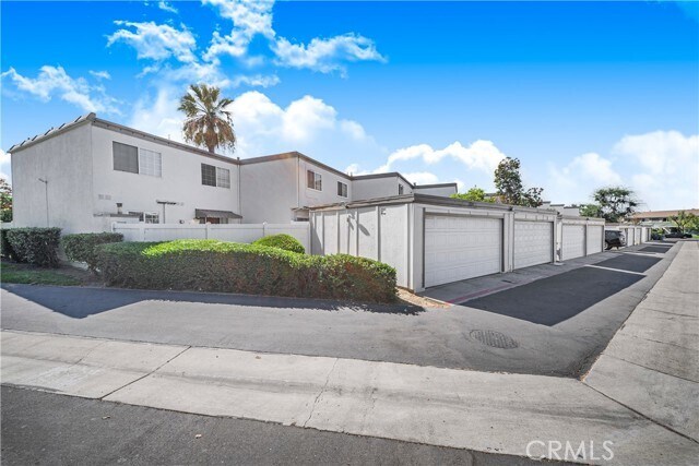 Building Photo - 8249 Haseltine Green