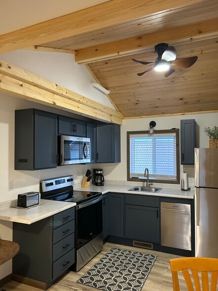 Building Photo - 1006 Irvine Ave NW