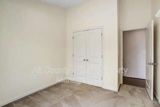 Building Photo - 1609 Poplar Run Dr