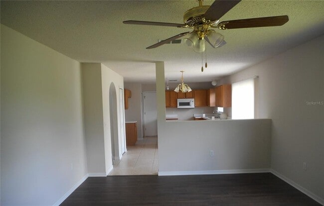 Building Photo - 950 Derbyshire Dr