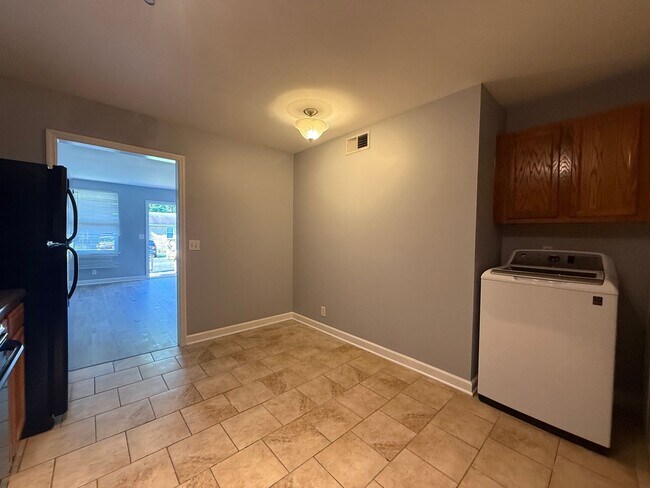 Building Photo - Inglewood Duplex Available Now!
