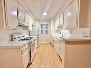 Building Photo - 1432 N Fairfax Ave