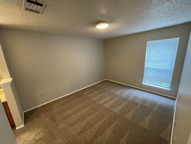 Building Photo - 513 Sierra Cove