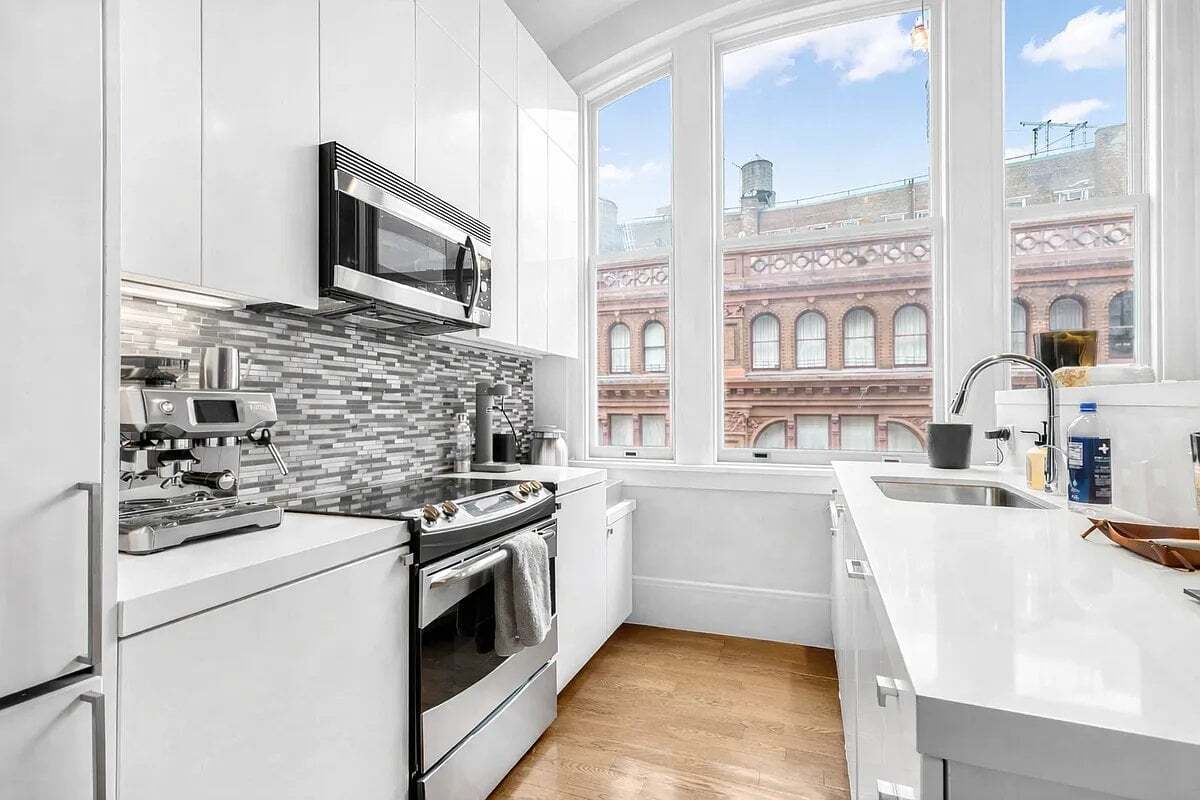 Building Photo - 640 Broadway