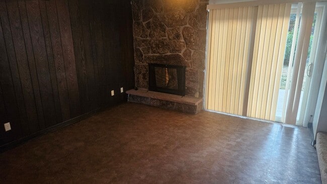 Building Photo - 2601 Meadowlark Ave