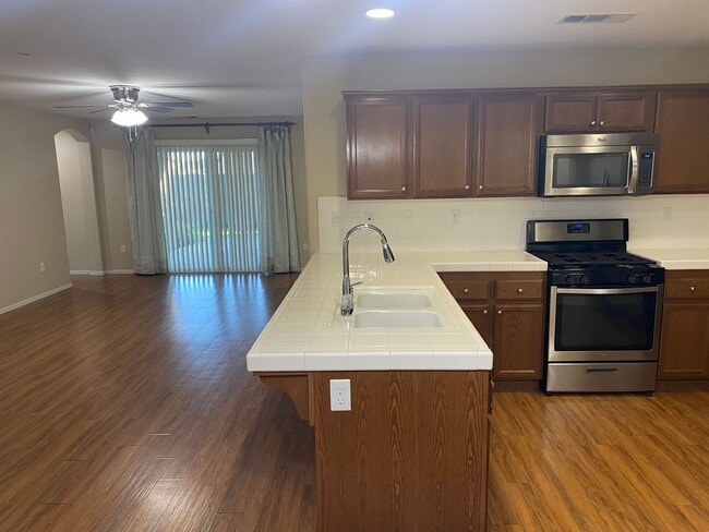 Building Photo - Tulare