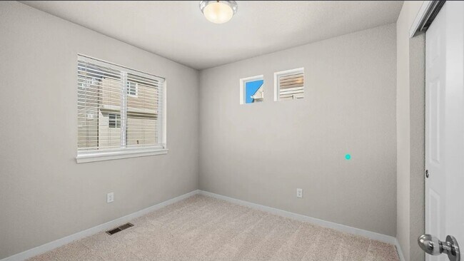 Building Photo - 5872 Thurless Ln