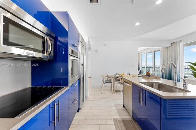 Building Photo - 3101 Bayshore Dr