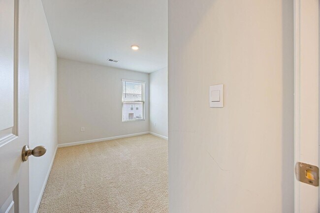 Building Photo - 5438 Thrasher Ln