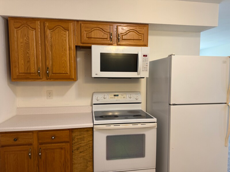 Building Photo - 323 N Lochview Terrace