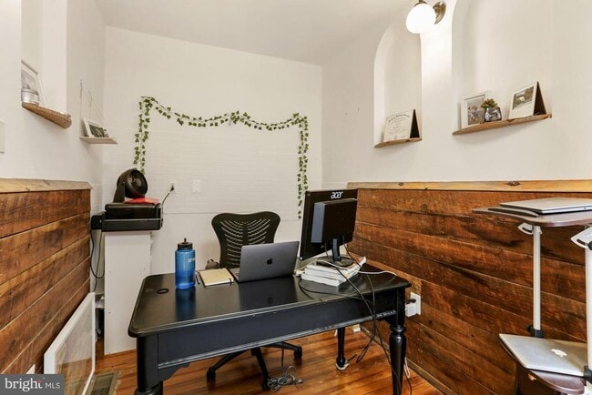 Building Photo - 1116 Monroe St NW