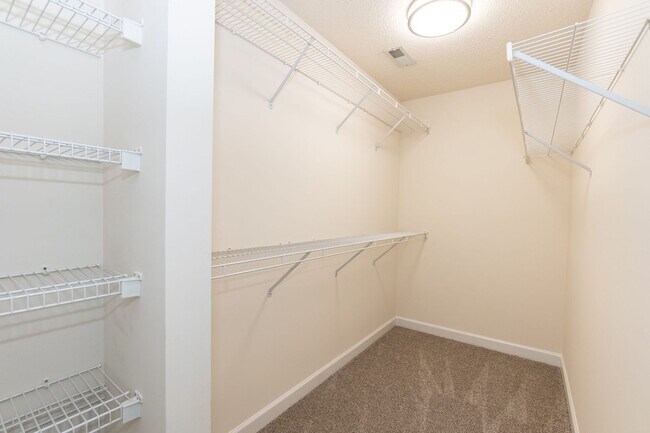 Building Photo - 8 Woodcliff Cir