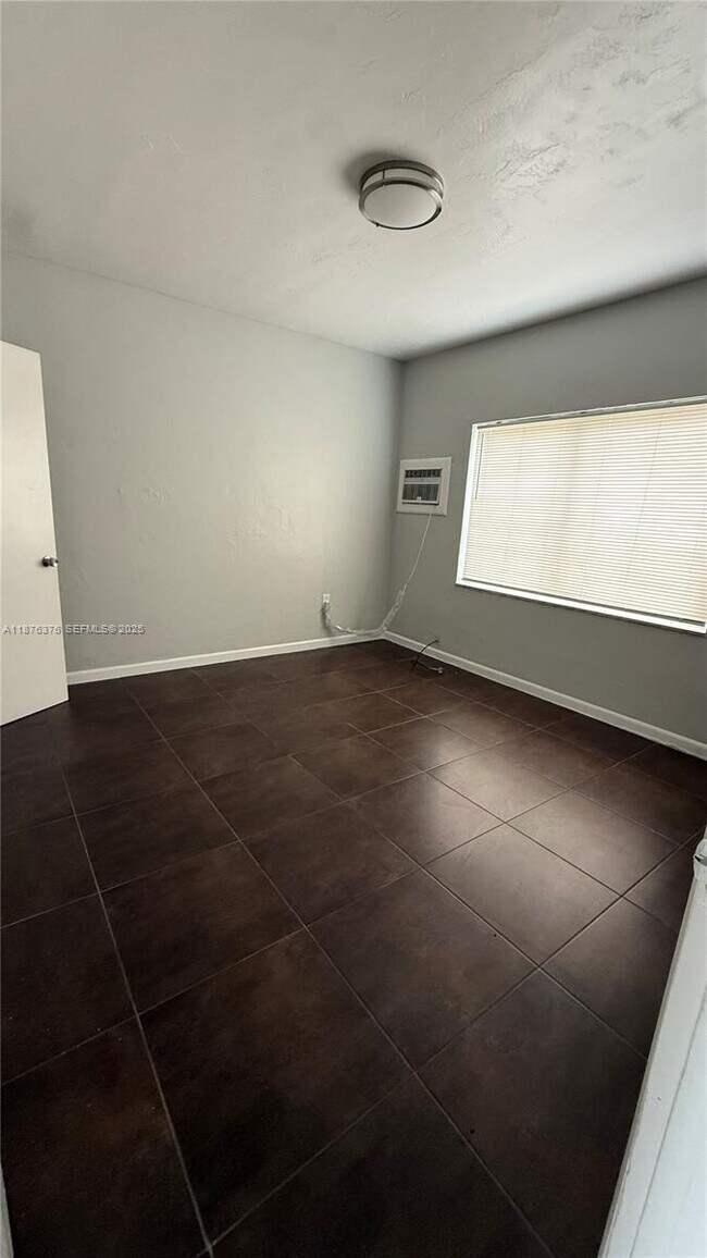 Building Photo - 521 NE 82nd Terrace