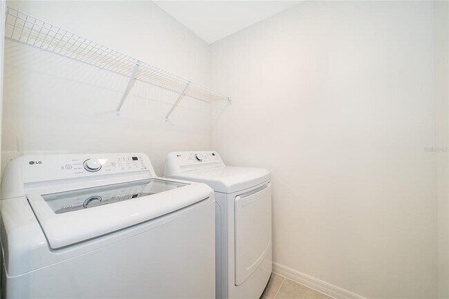 Building Photo - 5285 Luisa Ct