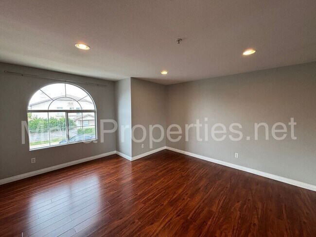 Building Photo - 16740 Inverrary Way