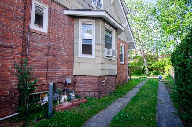 Building Photo - 1014 Brandon Ave