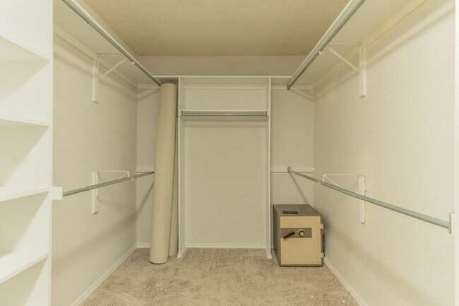 Building Photo - 16 Balenciaga Way
