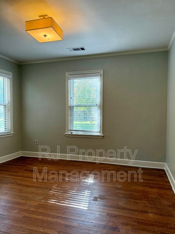 Building Photo - 2888 Midland Ave