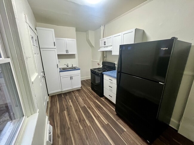 Building Photo - 462 S Christian St